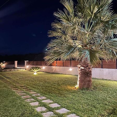 אליקס Tropical Apartments מראה חיצוני תמונה